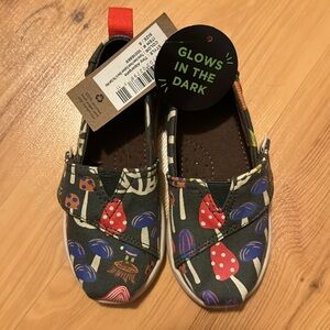 Brand new with tags- size 8. Outgrew this size